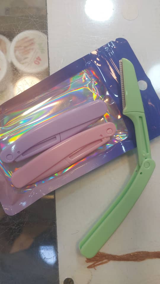 تیغ تاشو سه تایی شیار دار آرایشی برای اصلاح صورت